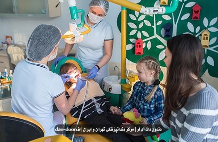 علت سوراخ شدن دندان کودکان دلایل و راه های پیشگیری